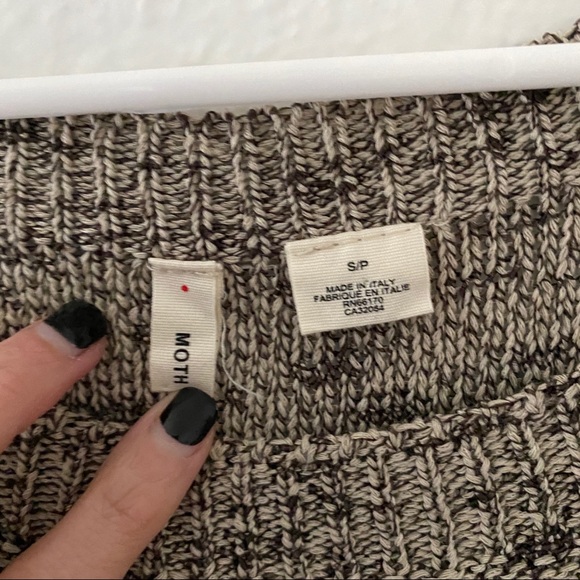 Moth | Short Sleeve Sweater with Skirted Bottom - Picture 3 of 5